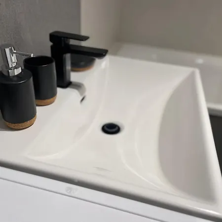 2 Izbovy Apartman Blizko Centra *